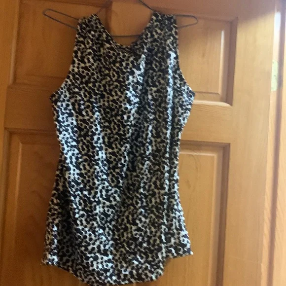 NWOT Banana Republic Shell - Size M - Picture 2 of 3